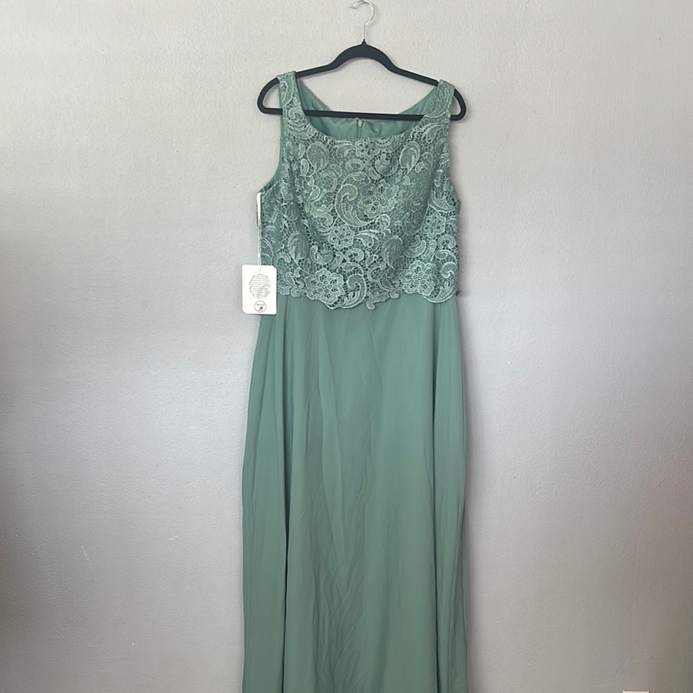 Sleeveless Lace Bodice Maxi Dress in Sage Green